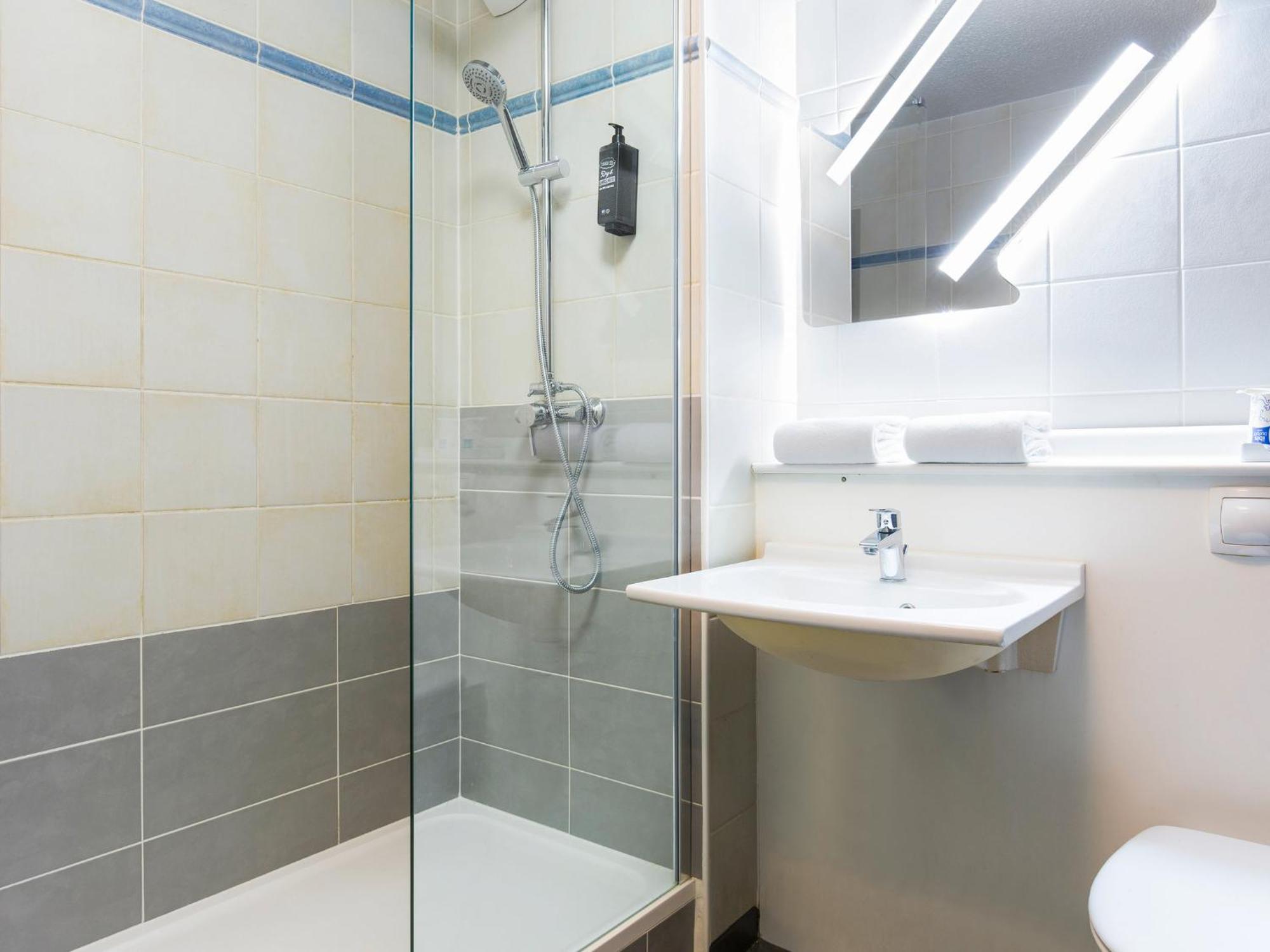 Ibis Budget Bourgoin Jallieu Centre Екстер'єр фото