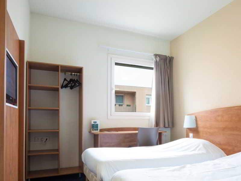 Ibis Budget Bourgoin Jallieu Centre Екстер'єр фото